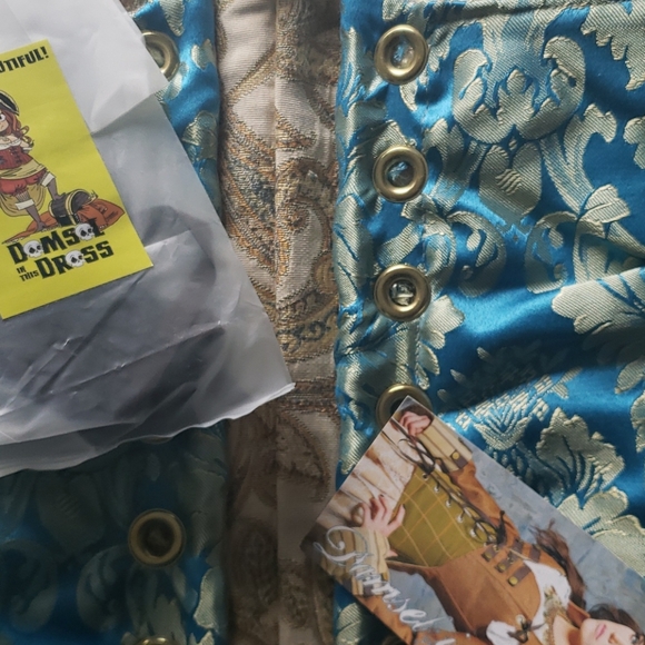 Corset - Picture 2 of 5